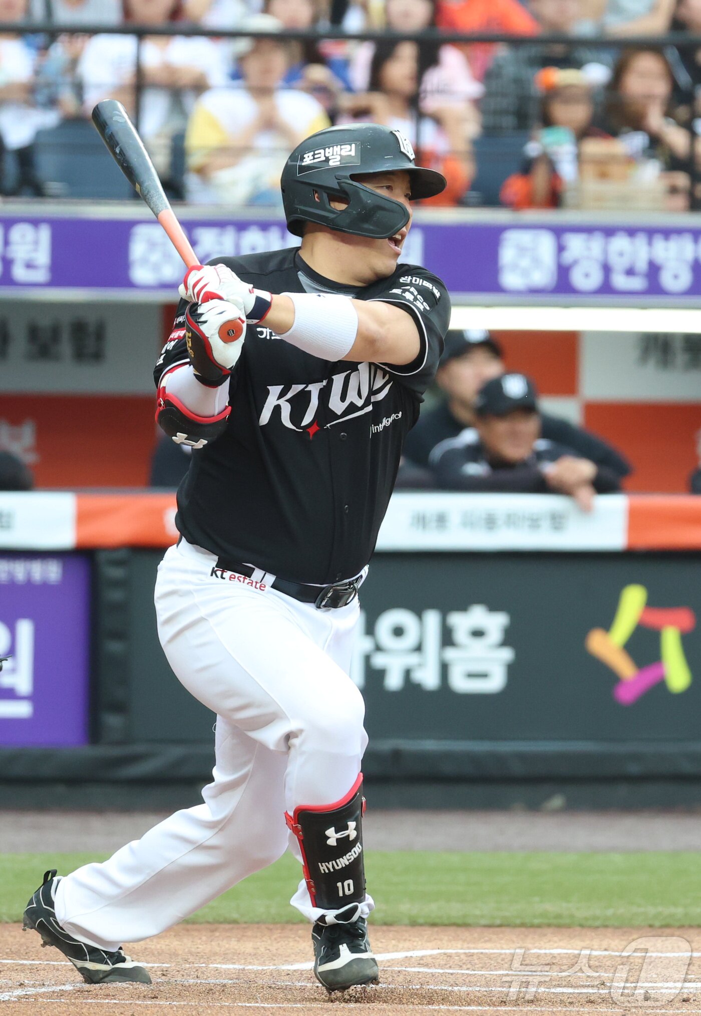 본문 이미지 - 통산 4000루타를 달성한 KT 위즈 김현수. ⓒ 뉴스1 김기남 기자