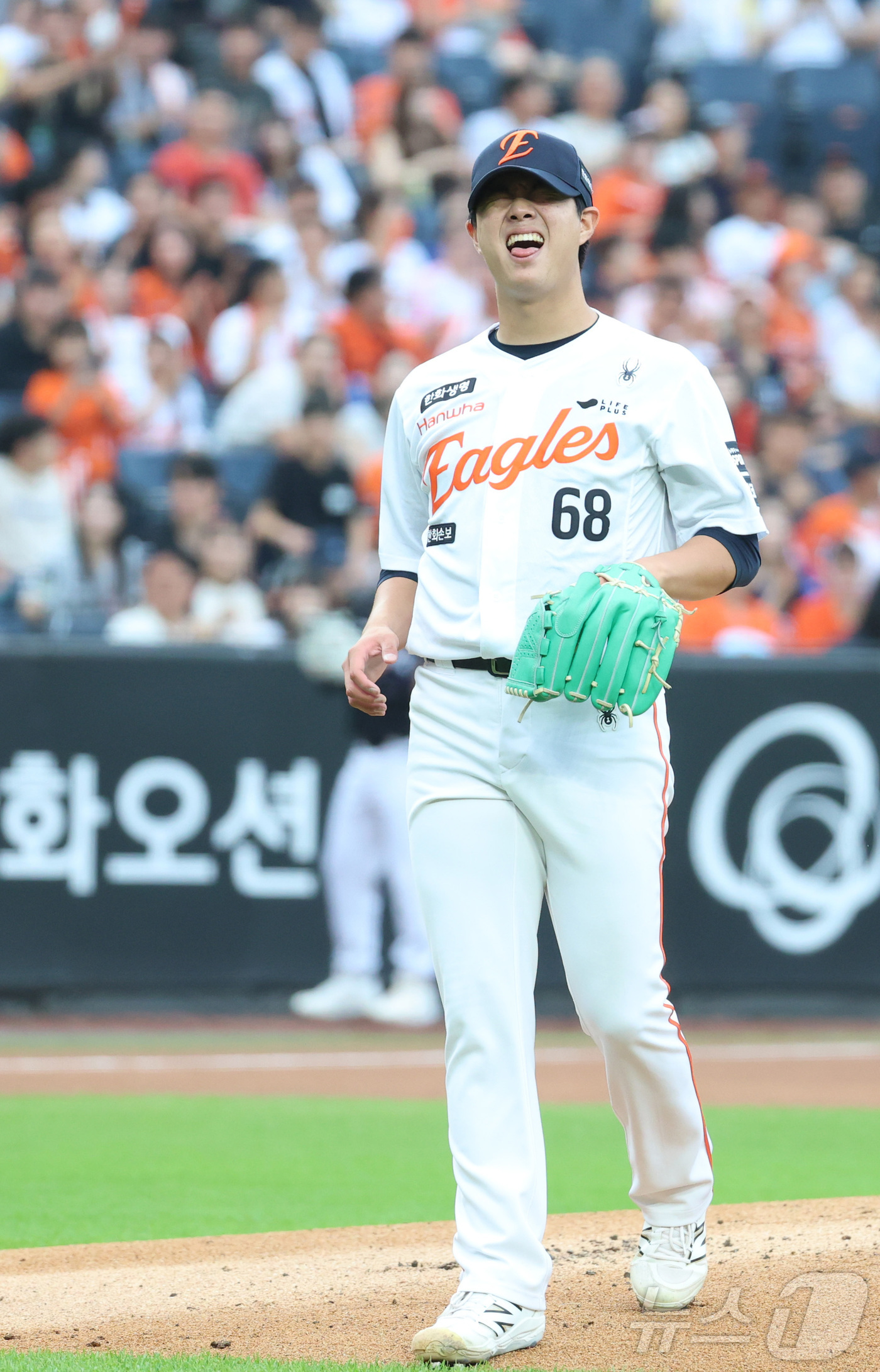 (대전=뉴스1) 김기남 기자 = 1일 대전 한화생명볼파크에서 열린 2026 신한 SOL KBO리그 KT위즈와 한화 이글스의 경기에서 한화 박준영이 선발 투구하며 사사구를 허용하며 …