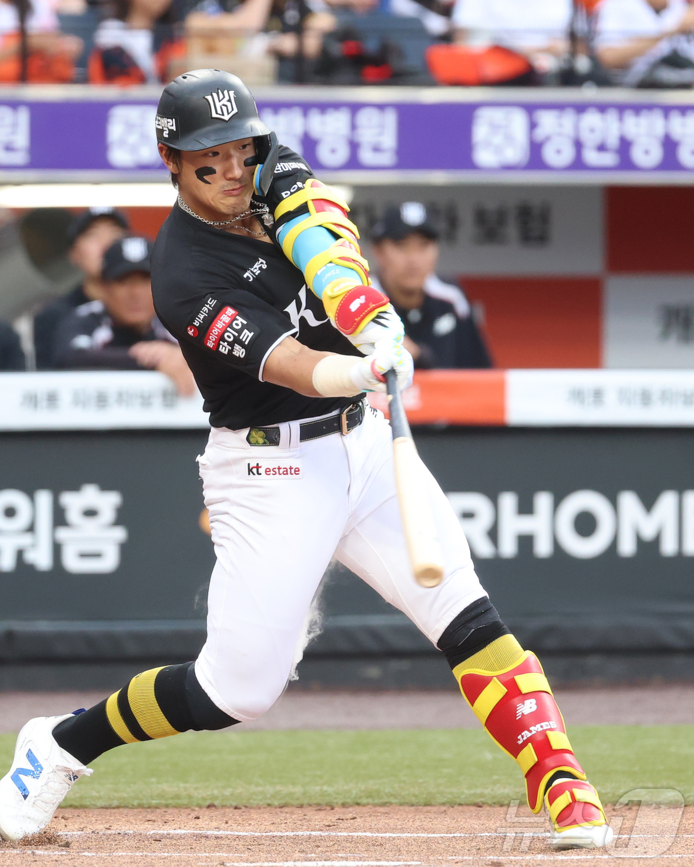 (대전=뉴스1) 김기남 기자 = 1일 대전 한화생명볼파크에서 열린 2026 신한 SOL KBO리그 KT위즈와 한화 이글스의 경기에서 KT 안현민이 1회초 타격하고 있다. 2026. …