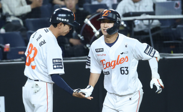 한화 박정현, '동생' KT 박영현 상대 홈런…KBO리그 최초 진기록