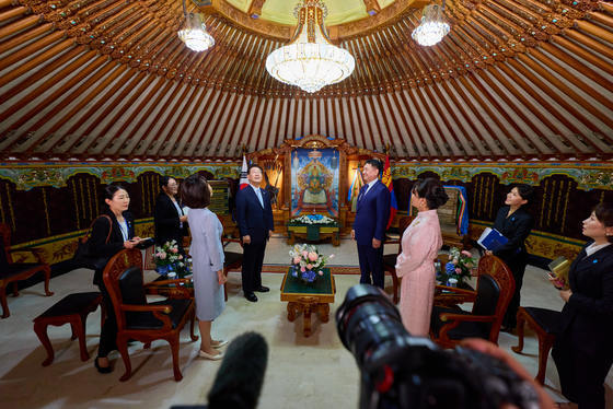 환담 나누는 이재명 대통령