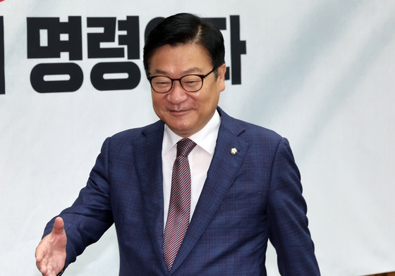 회의 참석하는 정점식 원내대표