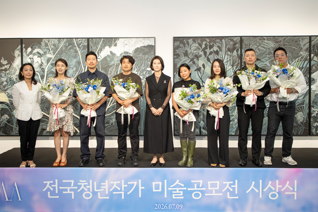 호반문화재단, 청년 미술작가 7인 선정…상금 6000만원 전달