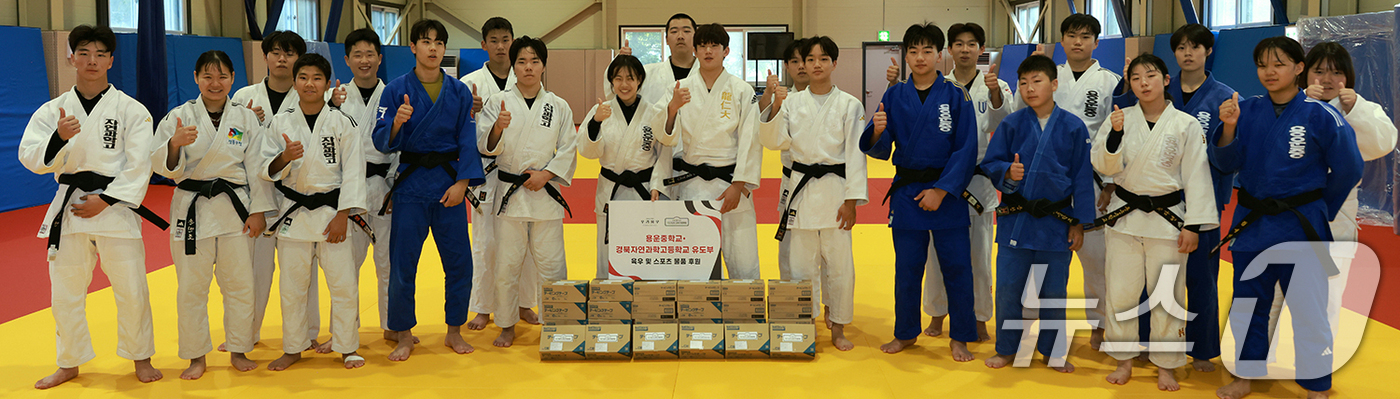 (서울=뉴스1) = 육우자조금관리위원회가 지난 9일 경북 상주 용운중학교와 경북자연과학고등학교를 방문, 유도부 유소년 선수들을 위한 육우와 스포츠 물품을 후원했다고 10일 밝혔다. …