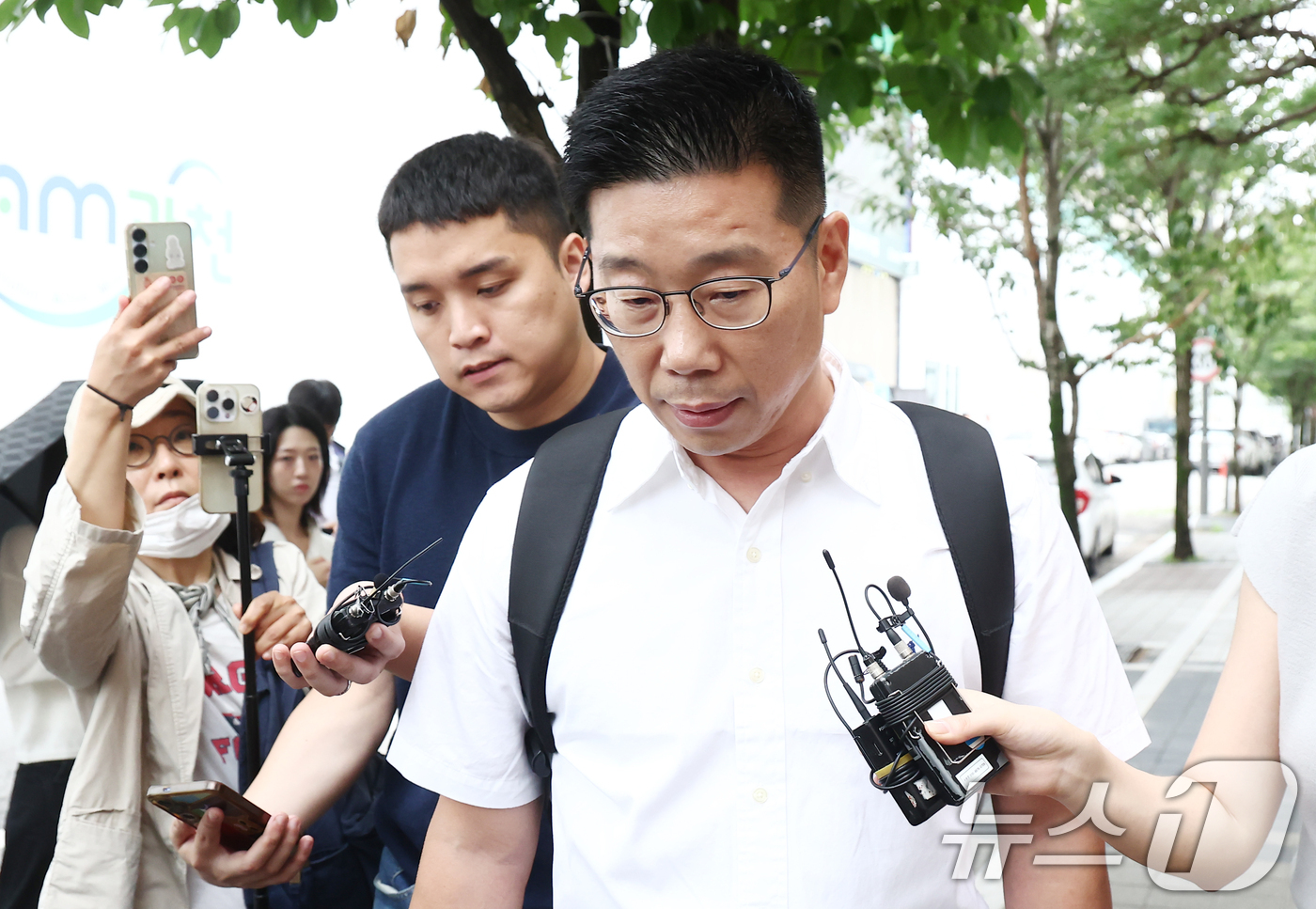(과천=뉴스1) 김민지 기자 = 조성현 전 육군 수도방위사령부 제1경비단장(대령)이 10일 오전 내란 중요임무 종사 혐의 관련 피의자 조사를 받기 위해 경기 과천 2차 종합특검 사 …