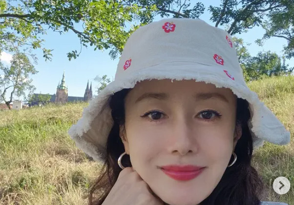 '프라하 여행사 대표' 김지수 "저 은퇴 안했어요"…직접 부인