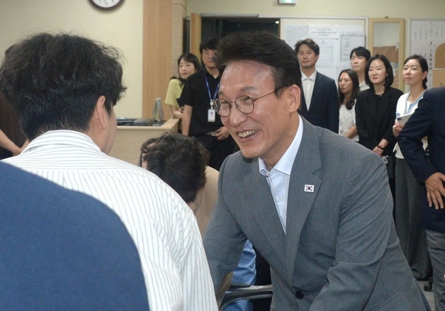 전북특별자치도청 기자실 찾은 김민석 전 국무총리