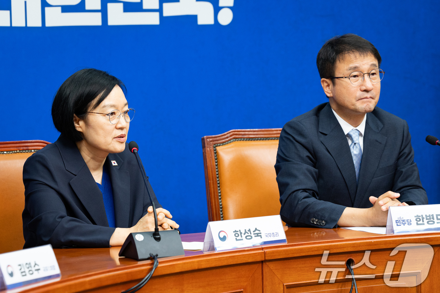 (서울=뉴스1) 유승관 기자 = 한성숙 국무총리가 10일 서울 여의도 국회에서 한병도 더불어민주당 당대표 직무대행 겸 원내대표를 예방하고 있다. 2026.7.10/뉴스1