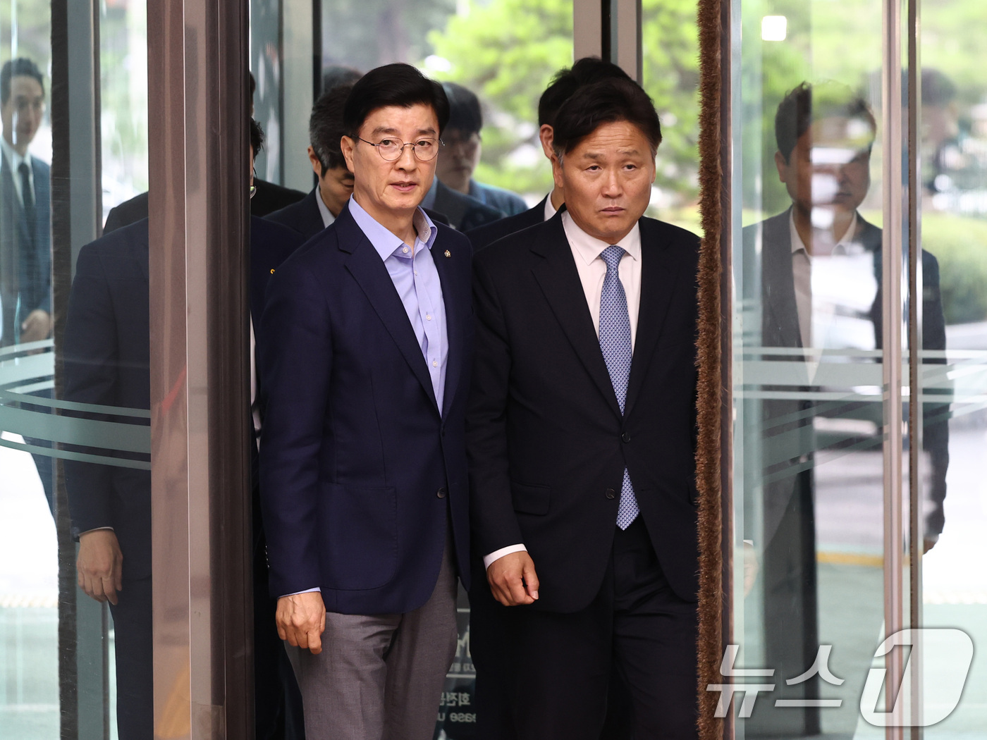 (서울=뉴스1) 최지환 기자 = 김영진 더불어민주당 의원을 비롯한 민주당 행정안전위원회 소속 의원들이 장윤기 사건 관련 경찰의 증거인멸 혐의와 관련해 철저 수사를 촉구하기 위해 …