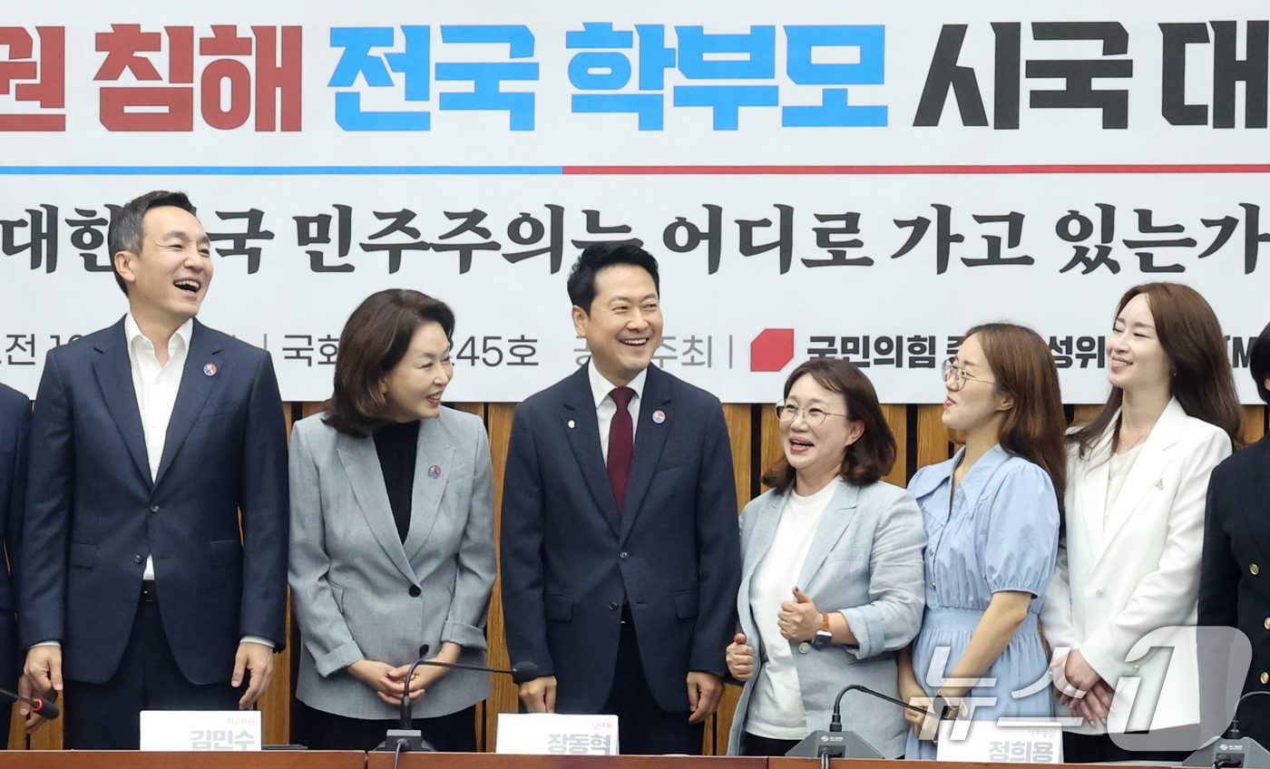 (서울=뉴스1) 황기선 기자 = 장동혁 국민의힘 대표가 10일 오전 서울 여의도 국회에서 열린 '국민의힘 중앙여성위원회·맘(Mom)편한특별위원회 공동 주최 6·3 참정권 침해 전국 …