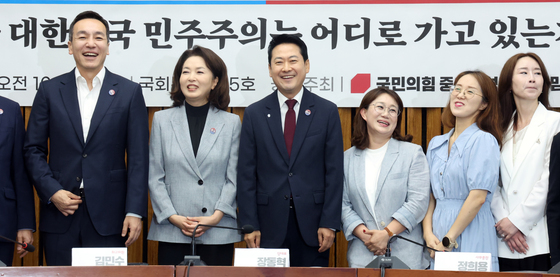 토론회 참석한 장동혁 대표