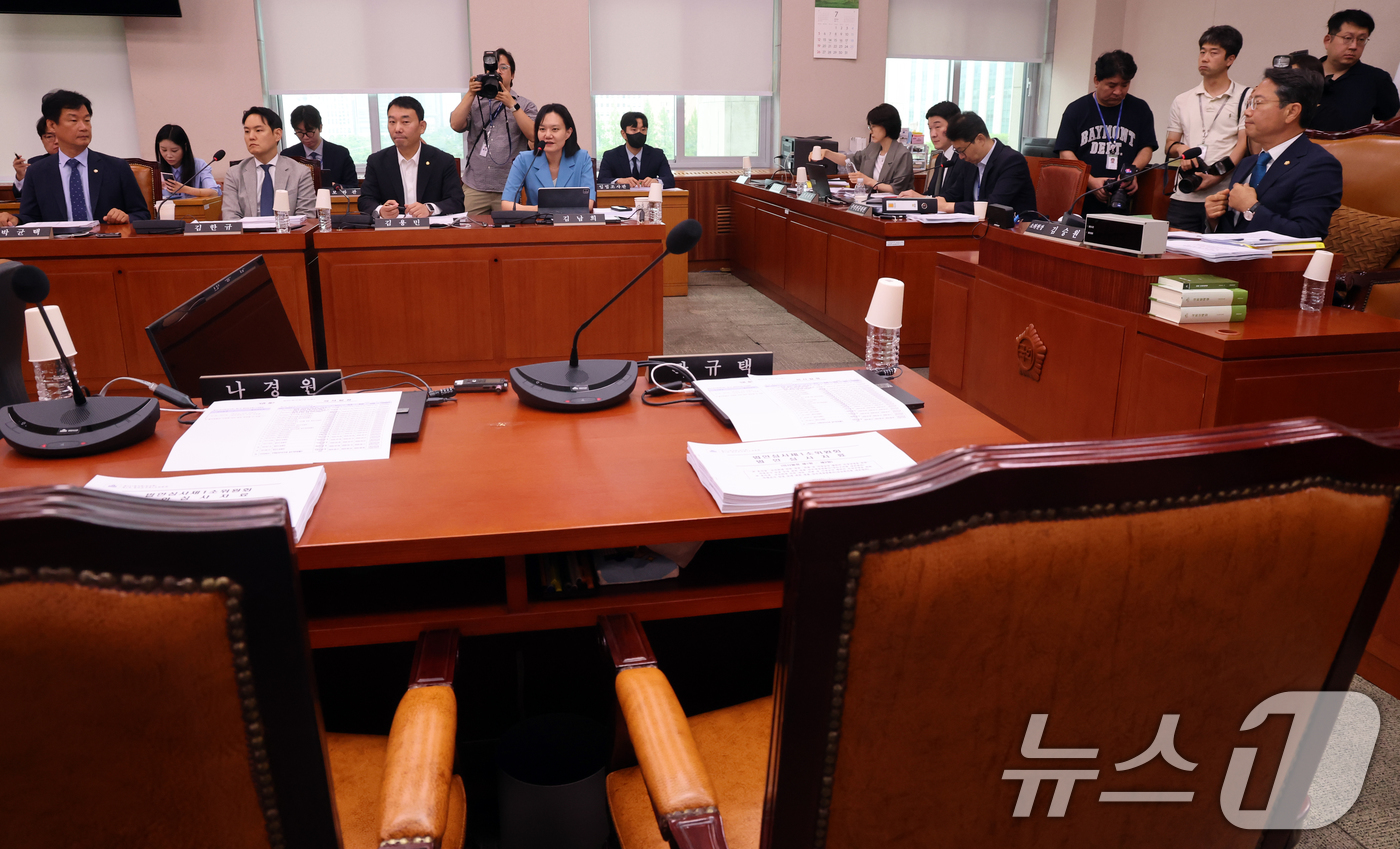 (서울=뉴스1) 황기선 기자 = 10일 오전 서울 여의도 국회에서 열린 법제사법위원회 법안심사제1소위원회에 국민의힘 위원들이 불참해 자리가 비어있다.  2026.7.10/뉴스1