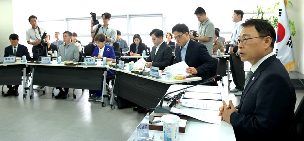 지방교육재정교부금 개편 대응 시도교육감 긴급회의 주재하는 정근식 교육감협의회 회장