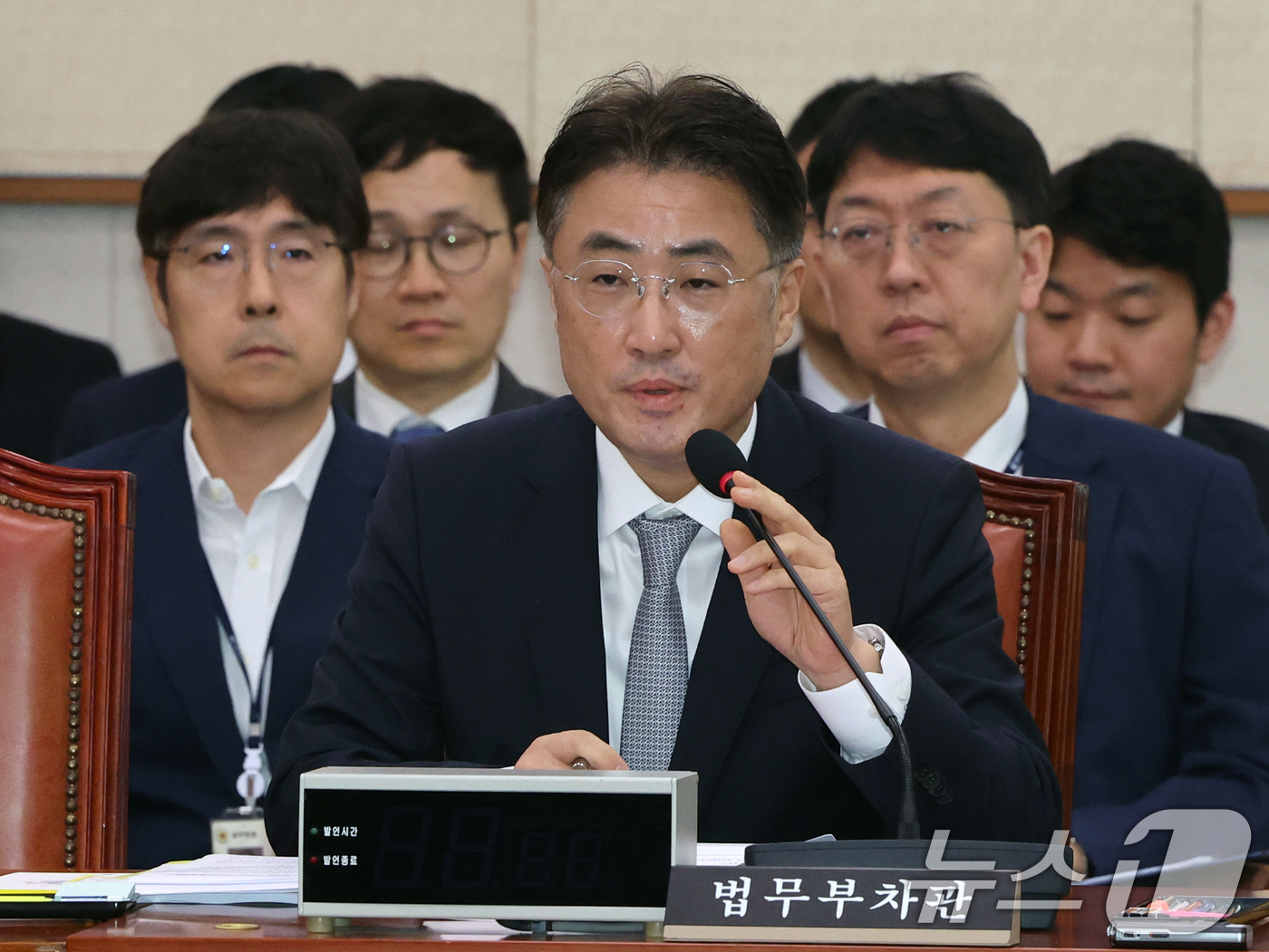 (서울=뉴스1) 황기선 기자 = 이진수 법무부 차관이 10일 오전 서울 여의도 국회에서 열린 법제사법위원회 법안심사제1소위원회에서 발언을 하고 있다. 2026.7.10/뉴스1