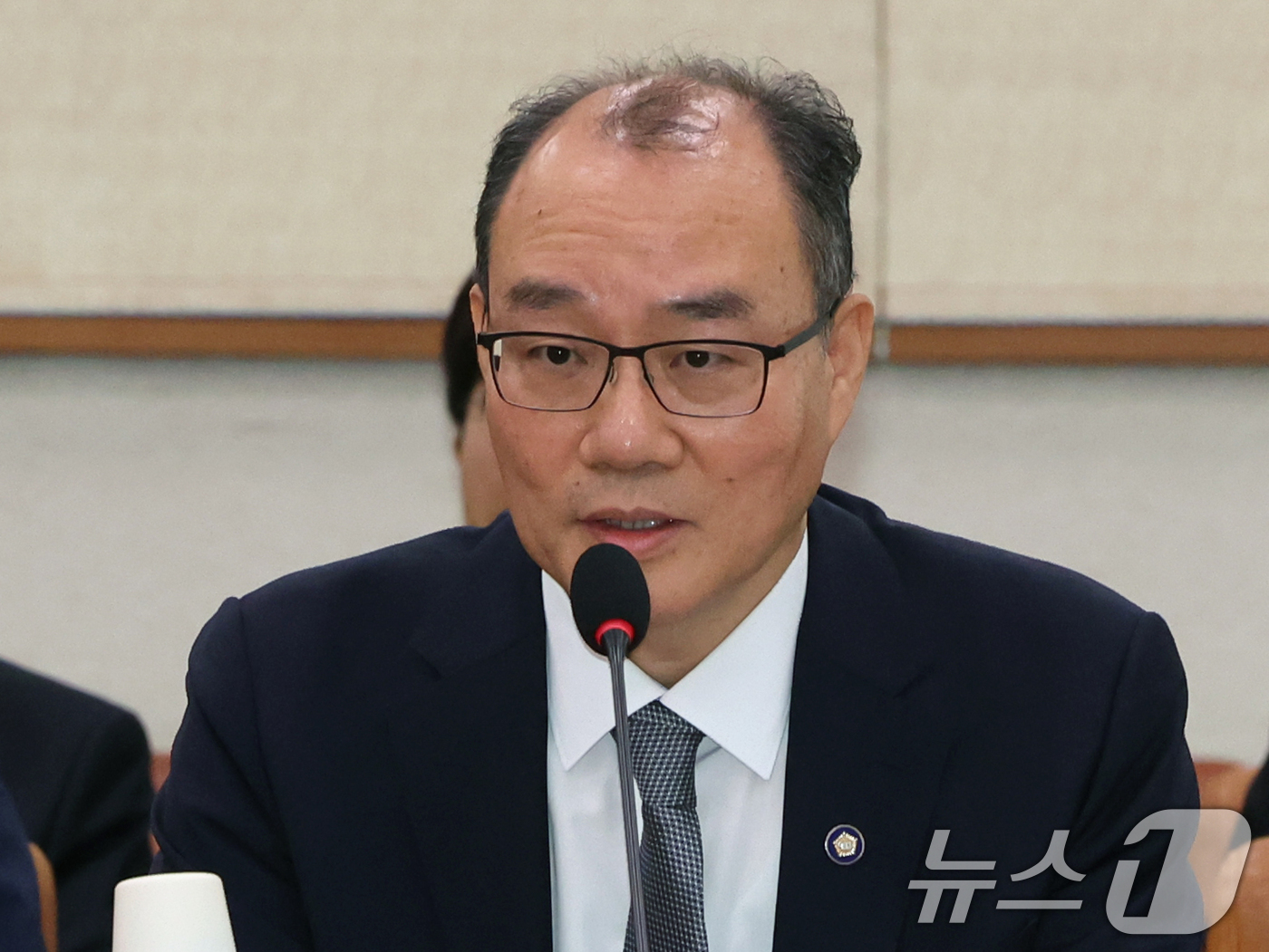 (서울=뉴스1) 황기선 기자 = 기우종 법원행정차장이 10일 오전 서울 여의도 국회에서 열린 법제사법위원회 법안심사제1소위원회에서 발언을 하고 있다. 2026.7.10/뉴스1