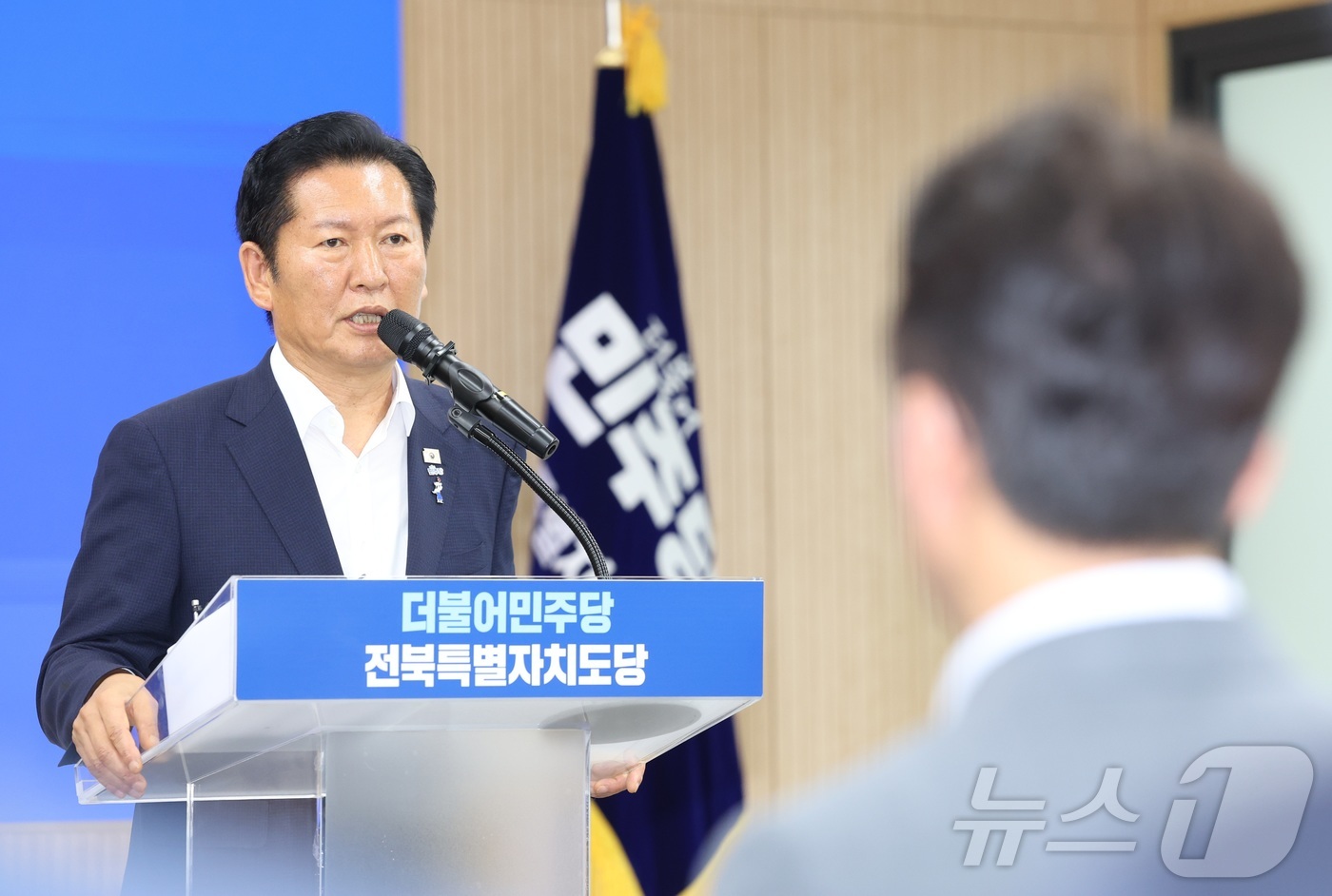 (전주=뉴스1) 유경석 기자 = 정청래 더불어민주당 전 대표가 10일 전북 전주시 더불어민주당 전북특별자치도당에서 열린 제3차 상무위원회의에 참석해 인사말을 하고 있다. 2026. …