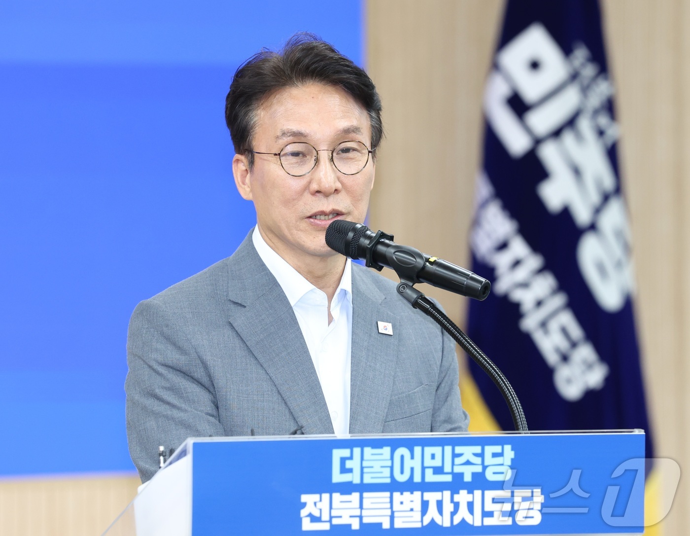 (전주=뉴스1) 유경석 기자 = 김민석 전 국무총리가 10일 전북 전주시 더불어민주당 전북특별자치도당에서 열린 제3차 상무위원회의에 참석해 인사말을 하고 있다. 2026.7.10/ …