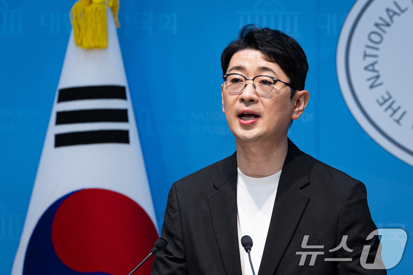 (서울=뉴스1) 유승관 기자 = 주진우 국민의힘 의원이 10일 서울 여의도 국회 소통관에서 정이한 전 개혁신당 부산시장 후보의 테러 자작극 구속 관련 기자회견을 하고 있다. 202 …