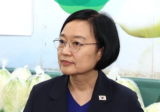 배추 물가 살피는 한성숙 국무총리