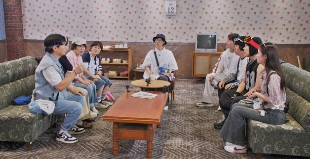 '런닝맨' 유재석, 군기반장 변신…KBS 개그맨 후배 송은이·조혜련 '집합'