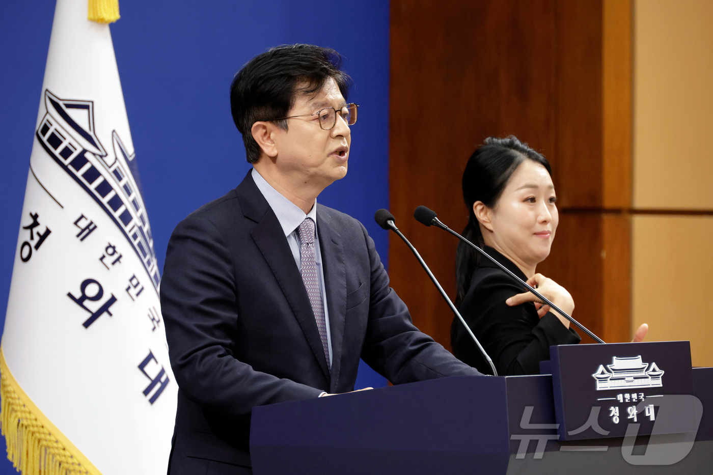 (서울=뉴스1) 허경 기자 = 성기홍 홍보소통수석이 10일 청와대 춘추관에서 신임 국무조정실장 임명 관련 브리핑을 하고 있다. (청와대통신사진기자단) 2026.7.10/뉴스1