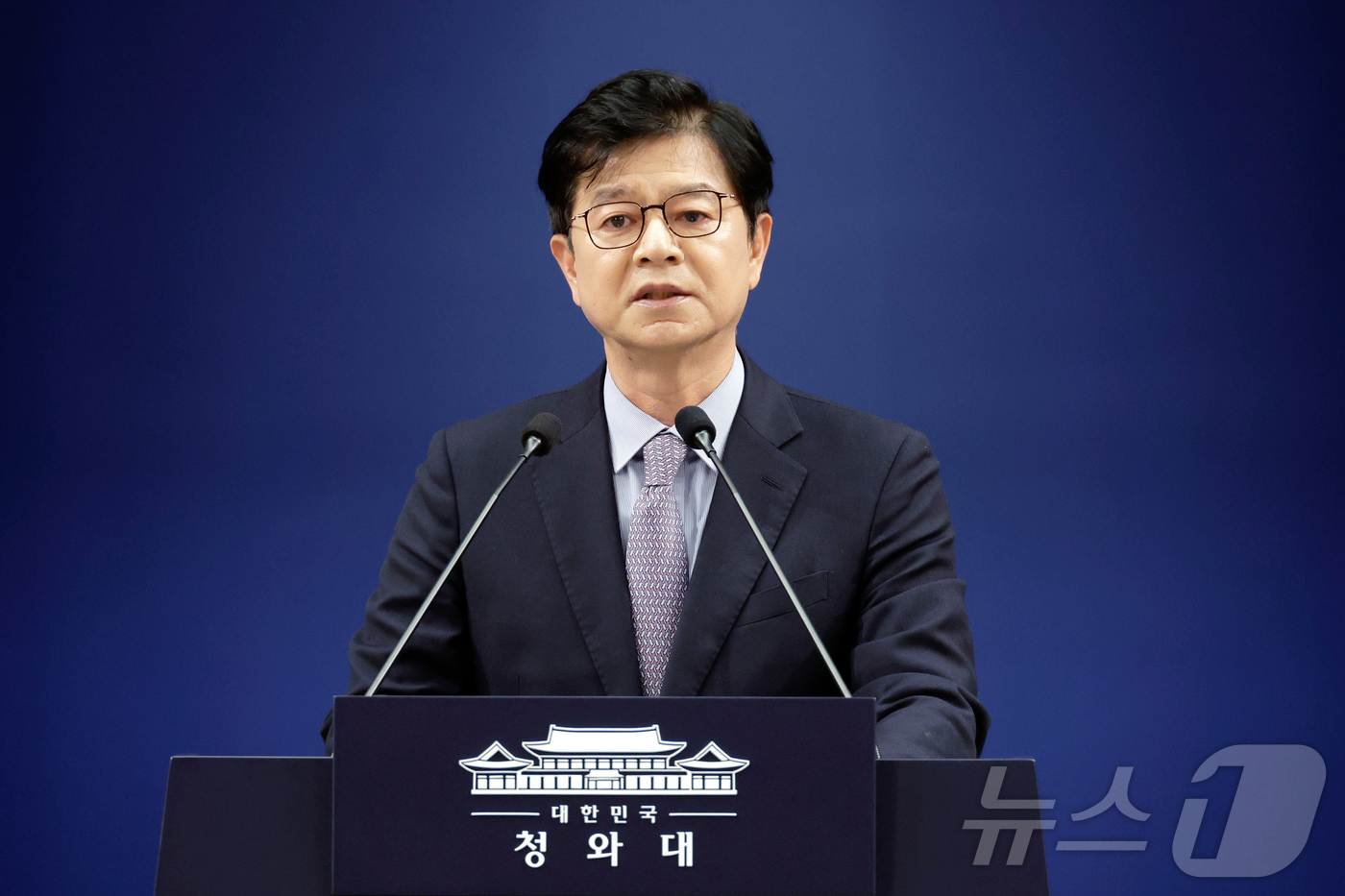 (서울=뉴스1) 허경 기자 = 성기홍 홍보소통수석이 10일 청와대 춘추관에서 신임 국무조정실장 임명 관련 브리핑을 하고 있다. (청와대통신사진기자단) 2026.7.10/뉴스1