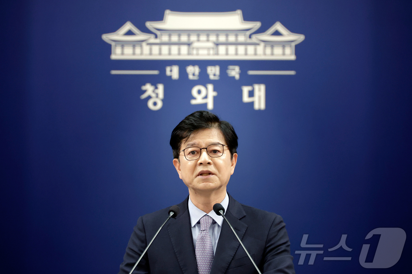 (서울=뉴스1) 허경 기자 = 성기홍 홍보소통수석이 10일 청와대 춘추관에서 신임 국무조정실장 임명 관련 브리핑을 하고 있다. (청와대통신사진기자단) 2026.7.10/뉴스1