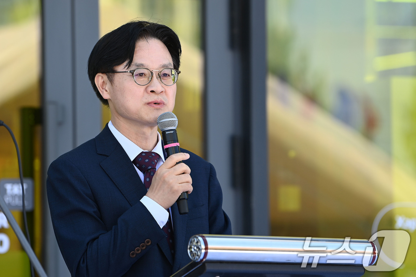 (서울=뉴스1) = 김정관 산업통상부 장관이 10일(현지시간) 몽골 울란바타르에서 열린 '한국 소비재 유통기업 노브랜드 몽골 1호점 오픈식'에서 인사말을 하고 있다. (산업통상부 …