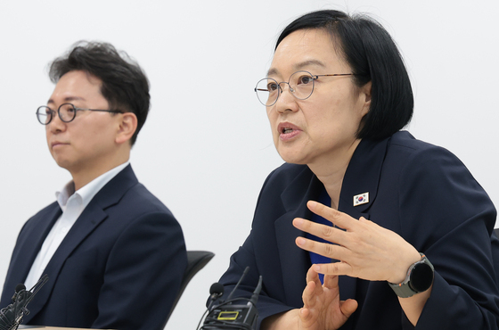 '모두의 생리대' 시범사업 현장 방문한 한성숙 총리