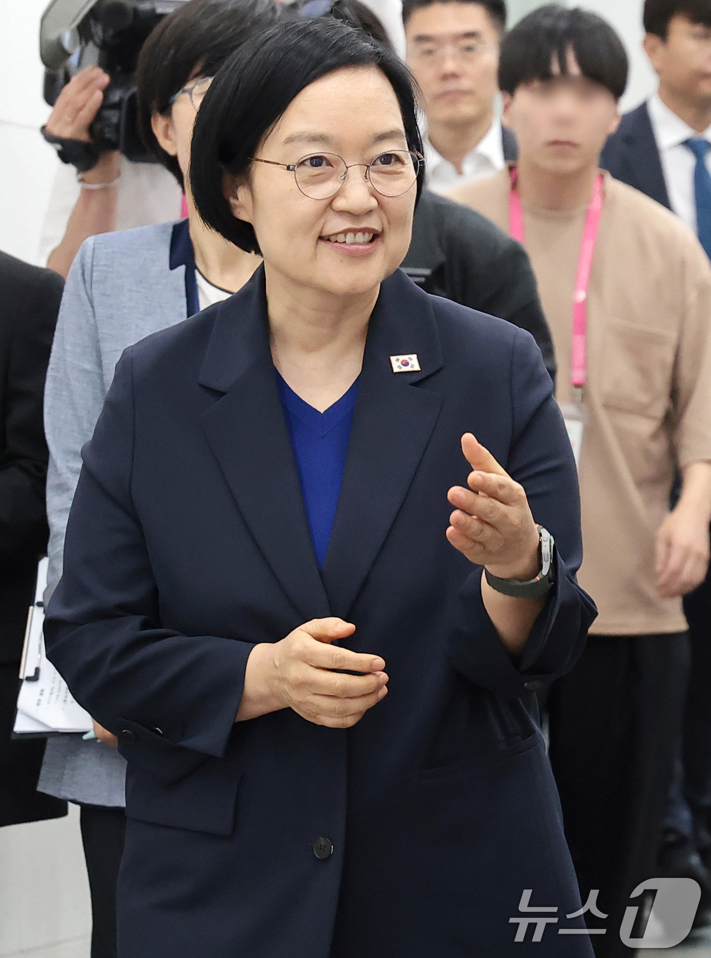 (서울=뉴스1) 권현진 기자 = 한성숙 국무총리가 10일 '모두의 생리대' 시범사업 현장점검을 위해 서울 광진구의 한 주민센터로 들어서고 있다. 2026.7.10/뉴스1