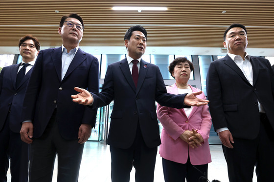 장동혁, '장윤기 사건' 경찰청 항의 방문…청장 대행 면담은 불발