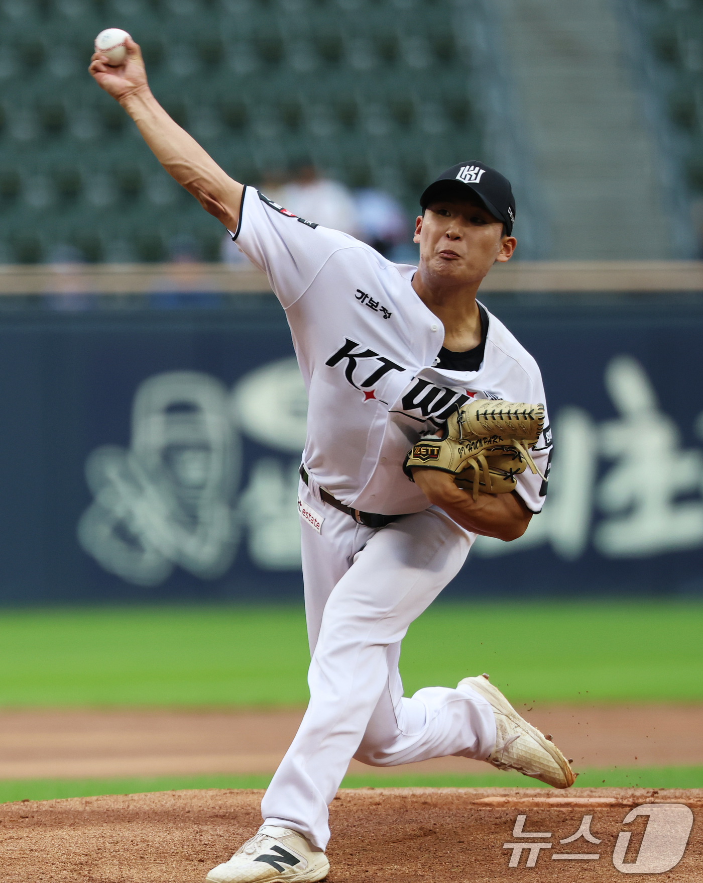 (서울=뉴스1) 오대일 기자 = 10일 서울 송파구 잠실야구장에서 열린 '2026 프로야구 KBO 퓨처스(2군) 올스타전' 북부리그와 남부리그의 경기에서 남부 선발투수 KT 박지훈 …