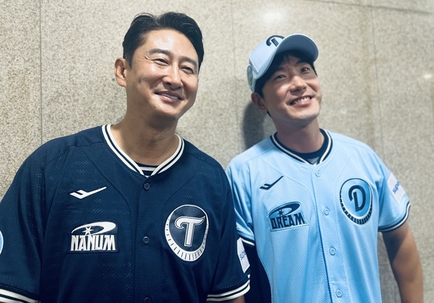 '굿바이 잠실 시구' 박용택·김재호 "철거하면 허전하겠죠"