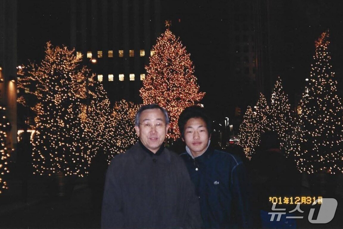 본문 이미지 - 반기문 전 유엔사무총장과 학창 시절 이동석 충주시장(충주시 제공. 재판매 및 DB금지)