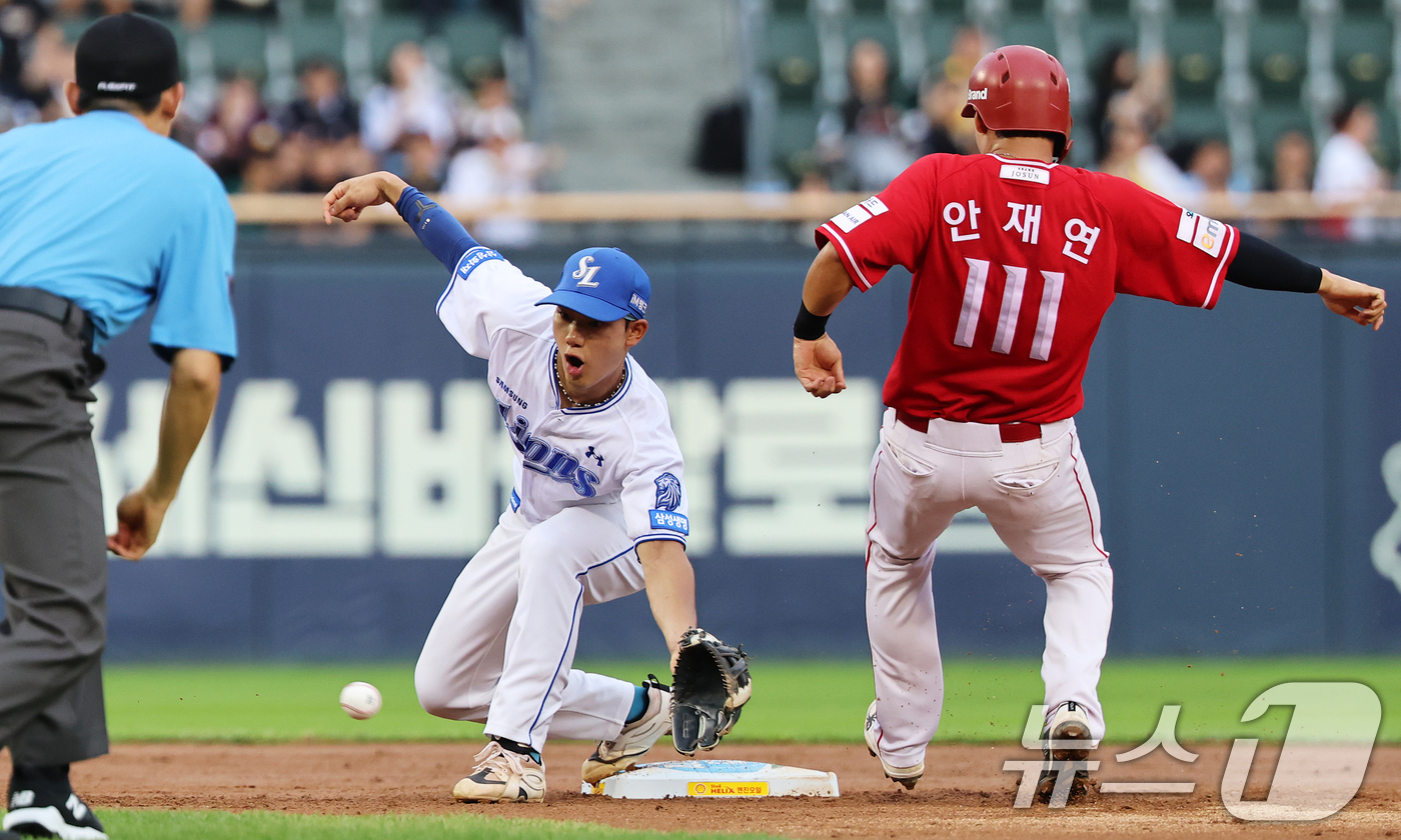 (서울=뉴스1) 오대일 기자 = 10일 서울 송파구 잠실야구장에서 열린 '2026 프로야구 KBO 퓨처스(2군) 올스타전' 북부리그와 남부리그의 경기에서 남부리그 2루수 삼성 심재 …