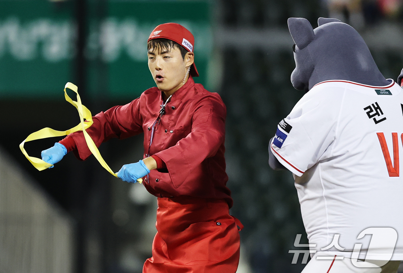 (서울=뉴스1) 오대일 기자 = 10일 서울 송파구 잠실야구장에서 열린 '2026 프로야구 KBO 퓨처스(2군) 올스타전' 북부리그와 남부리그의 경기에서 SSG 변건우가 하이디라우 …