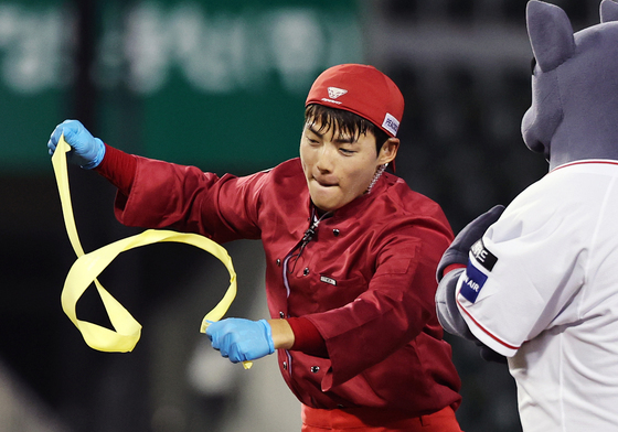 '수타면' 퍼포먼스하는 SSG 변건우
