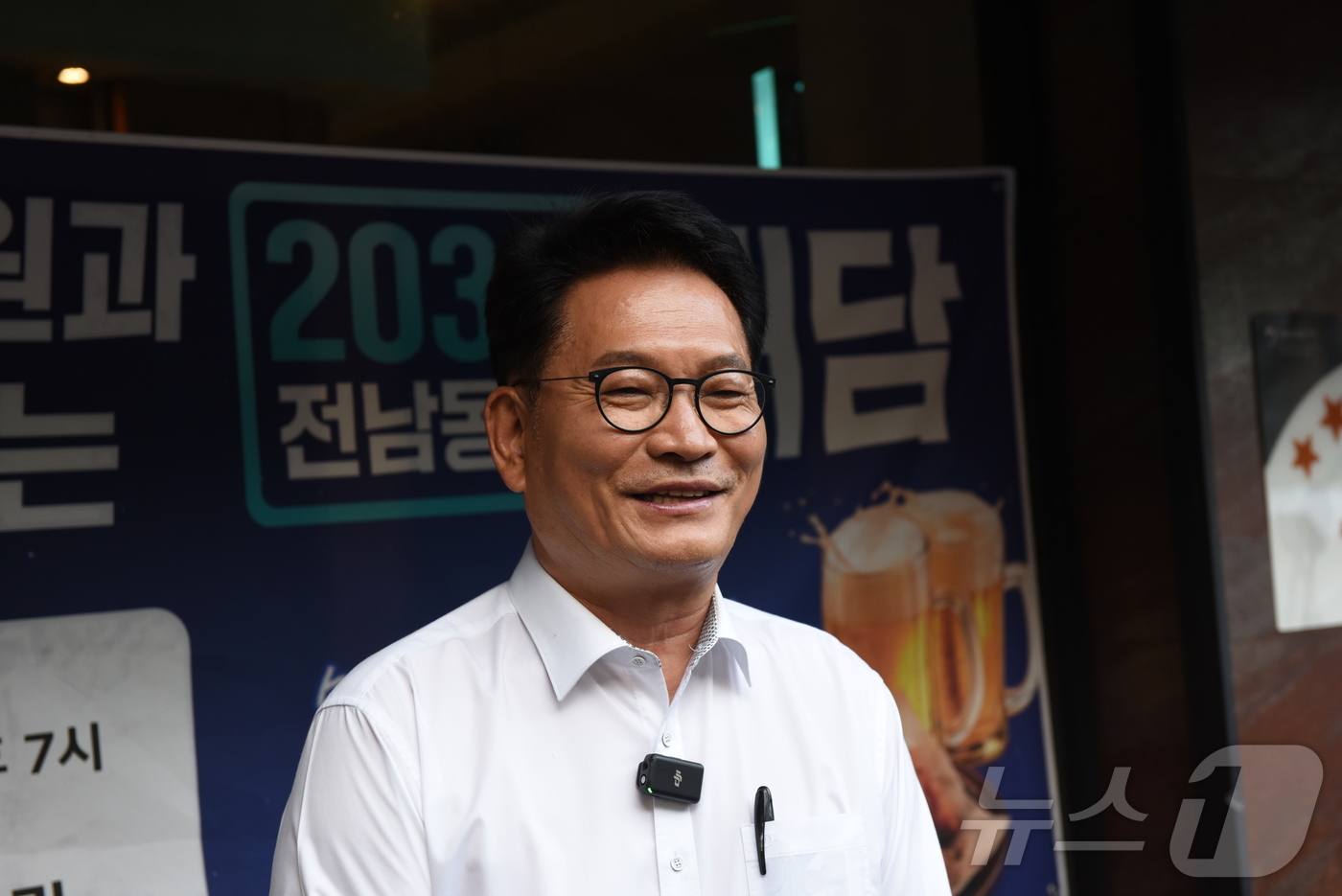 (순천=뉴스1) 김성준 기자 = 송영길 더불어민주당 의원(인천 연수갑)이 10일 전남광주 순천시 조례동 한 치킨집에서 호남청년 간담회 및 치맥파티를 진행하고 있다. 2026.7.1 …