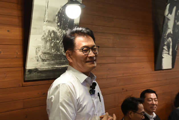 인사말 하는  송영길 의원