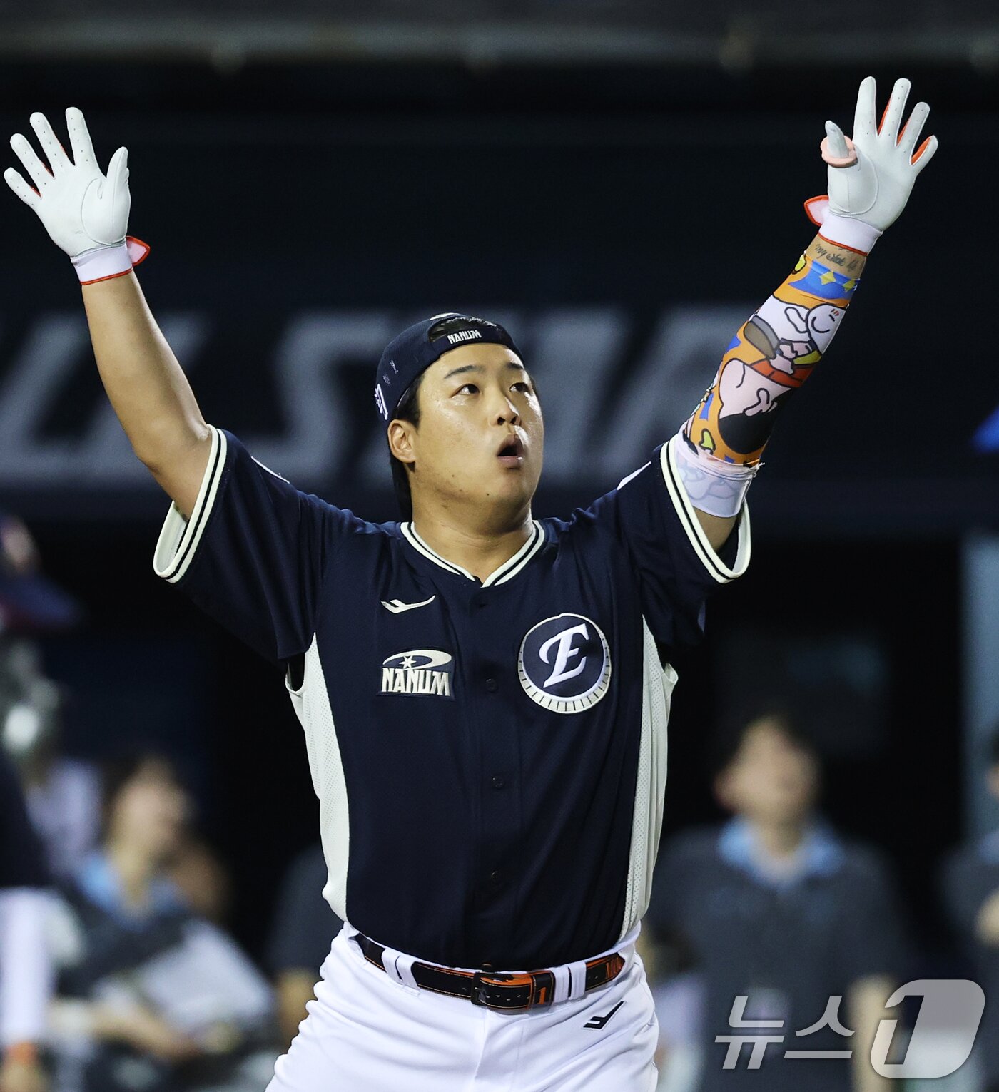 본문 이미지 - 한화 강백호가 10일 서울 송파구 잠실야구장에서 열린 '2026 프로야구 KBO 올스타 프라이데이’ 컴투스프로야구 홈런더비에서 마지막 서든데스 타석에서 극적인 홈런을 때린 후 포효하고 있다. 2026.7.10 ⓒ 뉴스1 오대일 기자