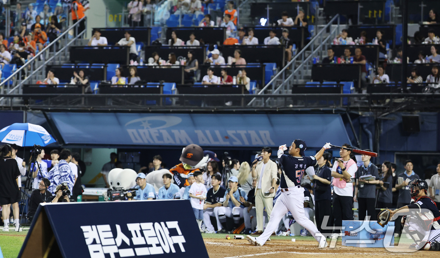 (서울=뉴스1) 오대일 기자 = 한화 강백호가 10일 서울 송파구 잠실야구장에서 열린 '2026 프로야구 KBO 올스타 프라이데이’ 컴투스프로야구 홈런더비에서 힘차게 타격하고 있다 …