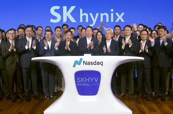 SK하이닉스, 美 나스닥 입성…최태원, 오프닝 벨 울렸다