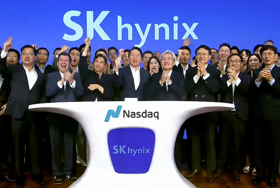 외국기업 IPO 사상 최고가 상장 SK하이닉스…'40조 실탄' 캐파 확대 속도