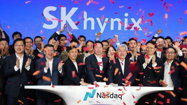 SK하이닉스, 美 나스닥서 40조 조달…최태원 "메모리 수요 폭발"(종합2보)