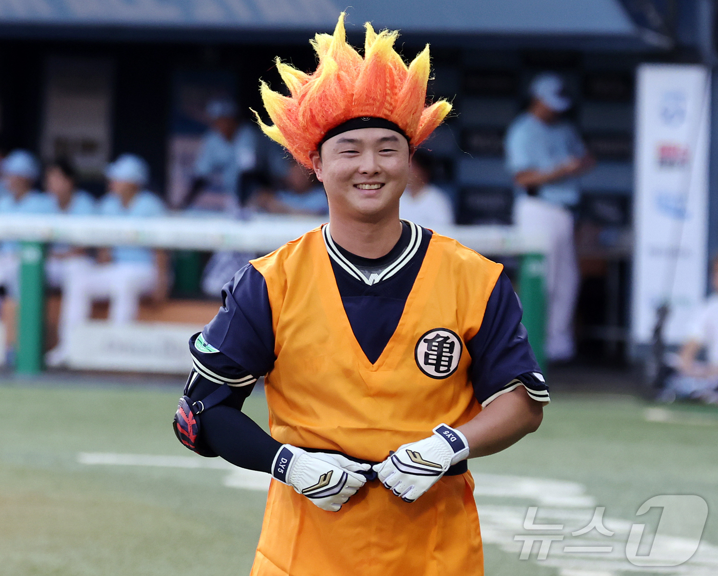 (서울=뉴스1) 김진환 기자 = 11일 서울 송파구 잠실야구장에서 열린 ‘2026 신한 SOL KBO 올스타전’에서 나눔팀 한화 이도윤이 4회초 퍼포먼스를 하며 타석으로 향하고 있 …