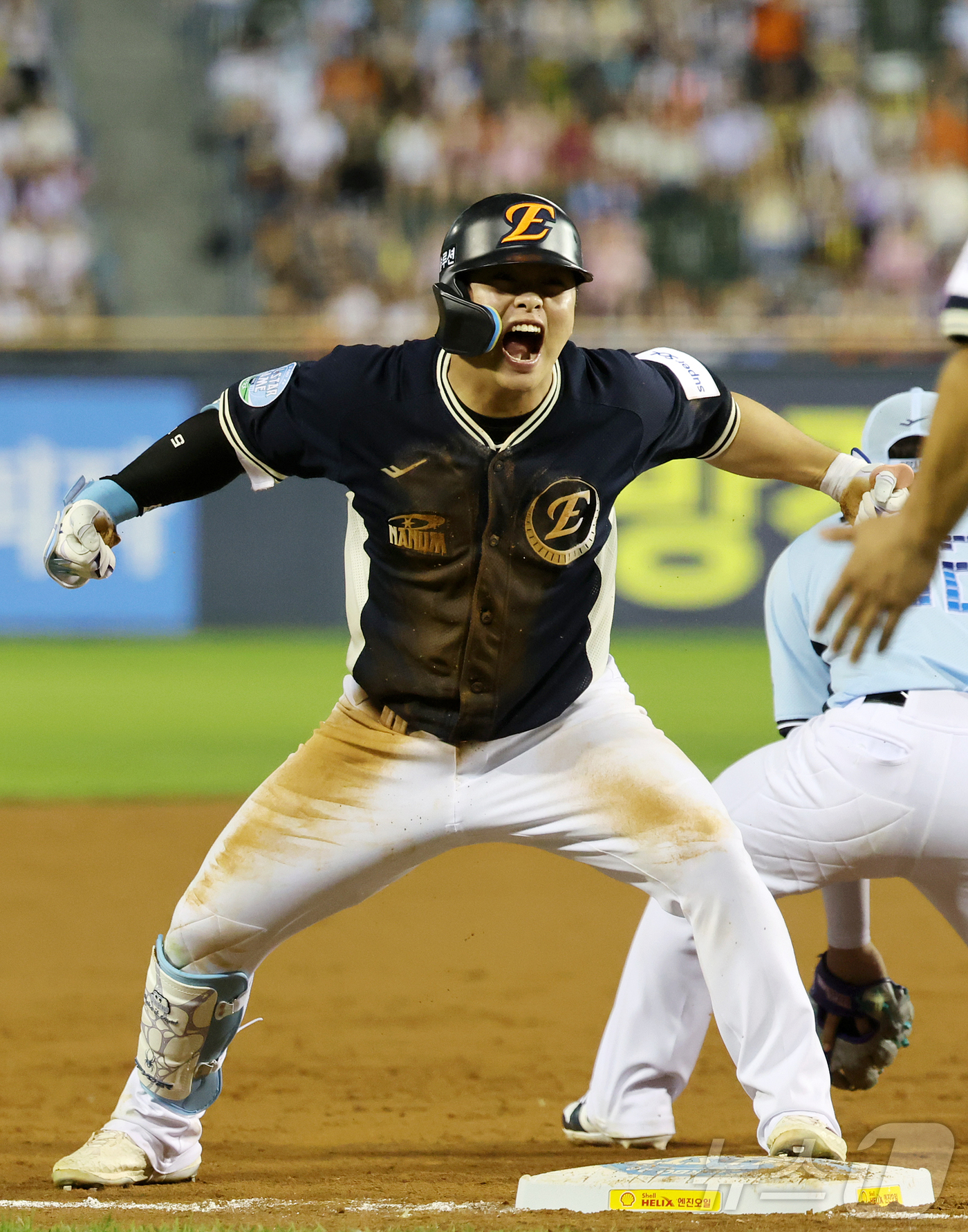 (서울=뉴스1) 김진환 기자 = 11일 서울 송파구 잠실야구장에서 열린 ‘2026 신한 SOL KBO 올스타전’에서 나눔팀 한화 문현빈이 8회초 1사 2루 상황에서 적시 3루타를 …