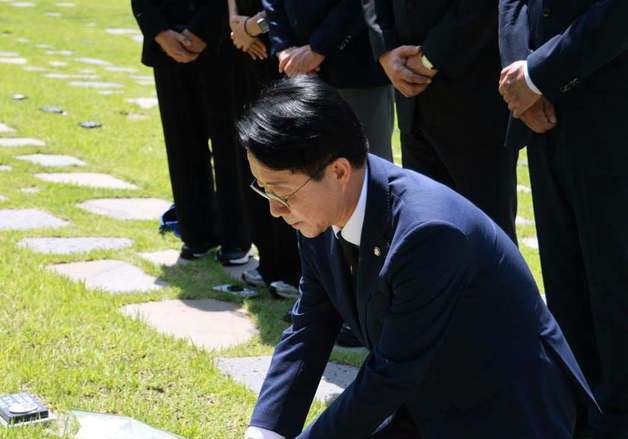 조의장, 이해찬 전 총리 추모…"부끄럽지 않은 국회의장 되겠다"