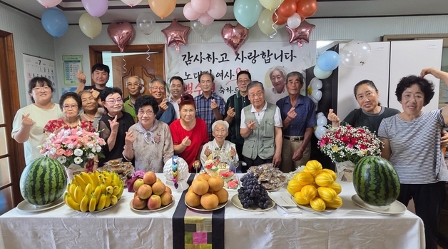 온마을 주민이 마련한 '백수연(白壽宴)' 눈길…진천군 이월면 용사마을