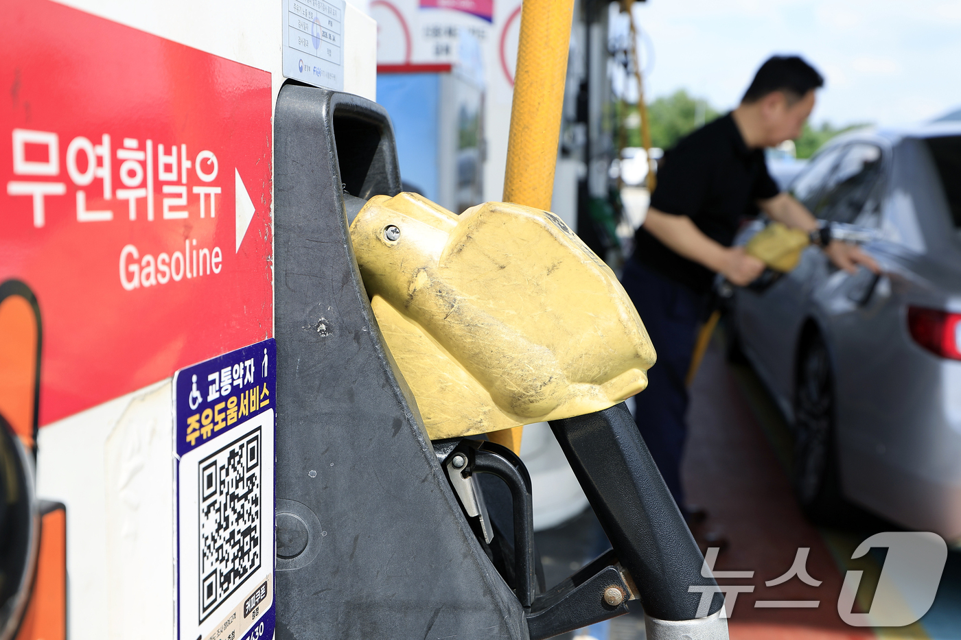(서울=뉴스1) 박정호 기자 = 중동 전쟁 휴전으로 하락했던 국제유가가 미국의 공습과 이란의 호르무즈 해협 전면 봉쇄 등으로 다시 80달러선에 근접하고 있는 12일 서울 서초구 만 …