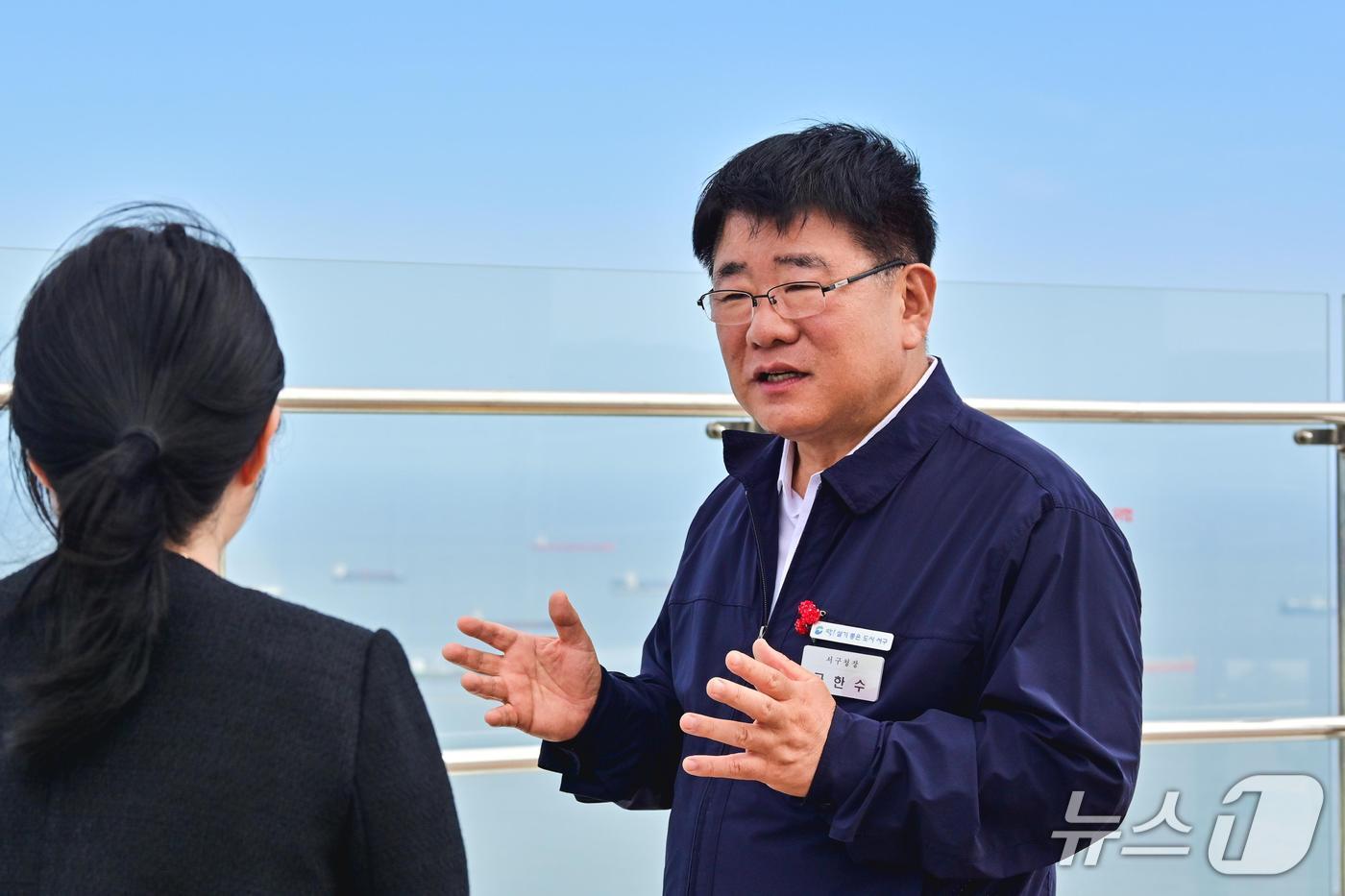 본문 이미지 - 공한수 부산 서구청장이 지난 9일 서구 천마산 복합전망대에서 뉴스1과 인터뷰를 하고 있다. (서구 제공. 재판매 및 DB금지)